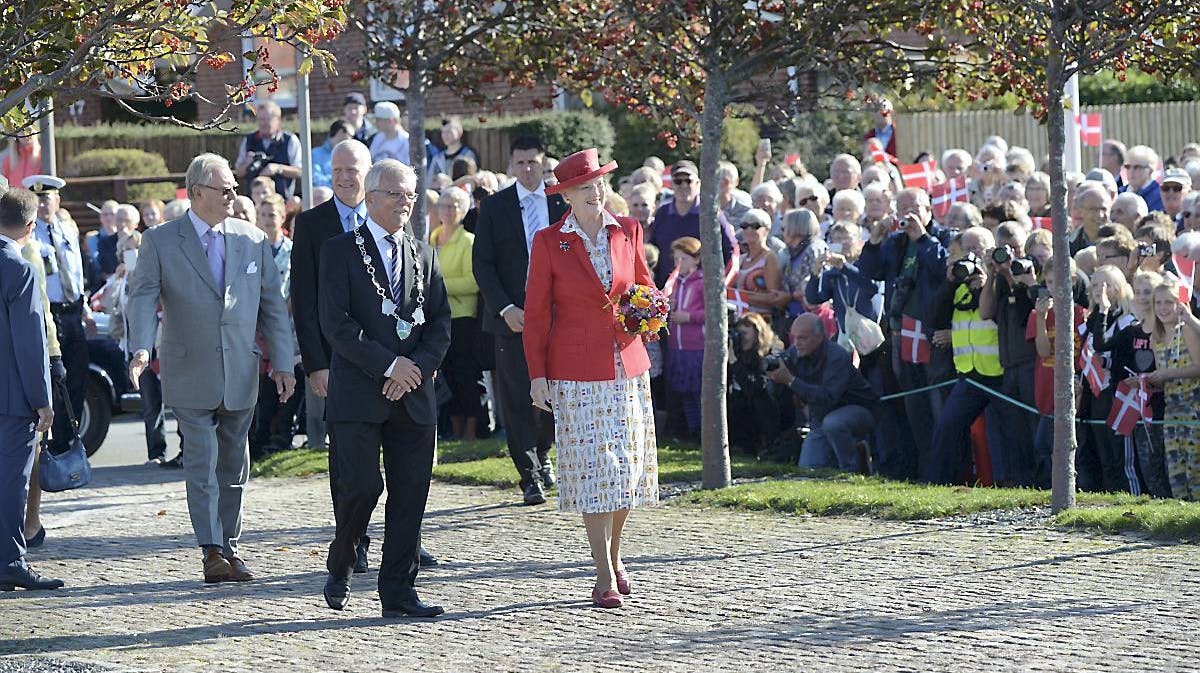 Regentparret ankommer til Ringkøbing.