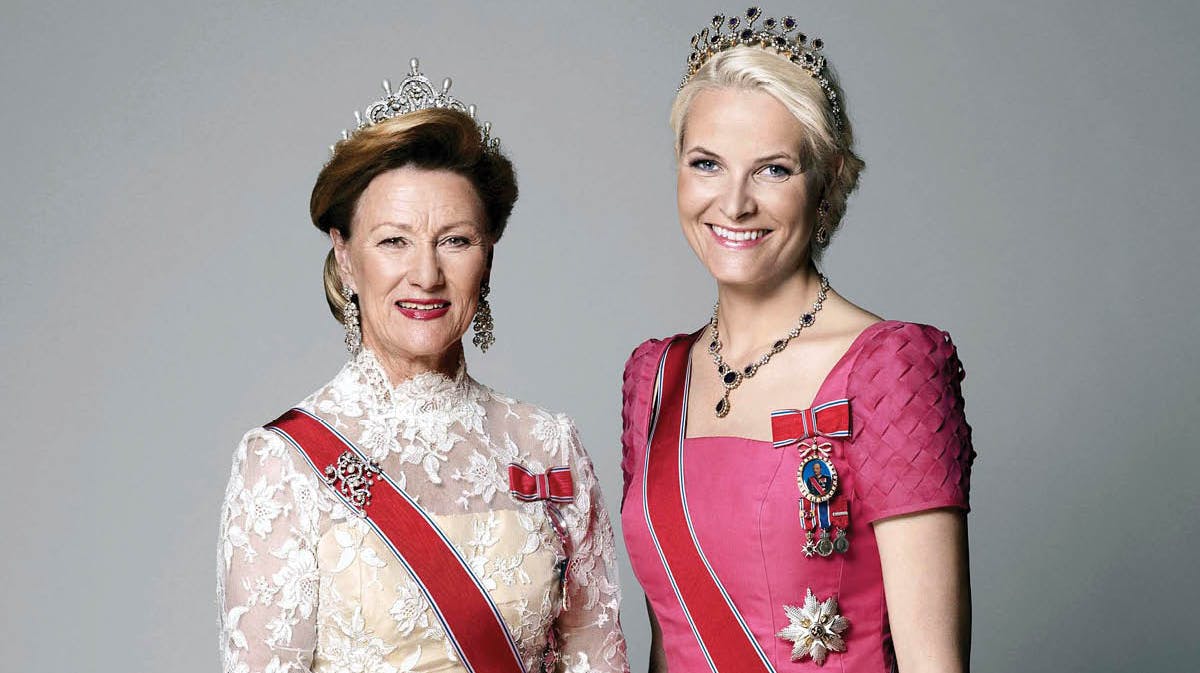 Dronning Sonja og kronprinsesse Mette-Marit.