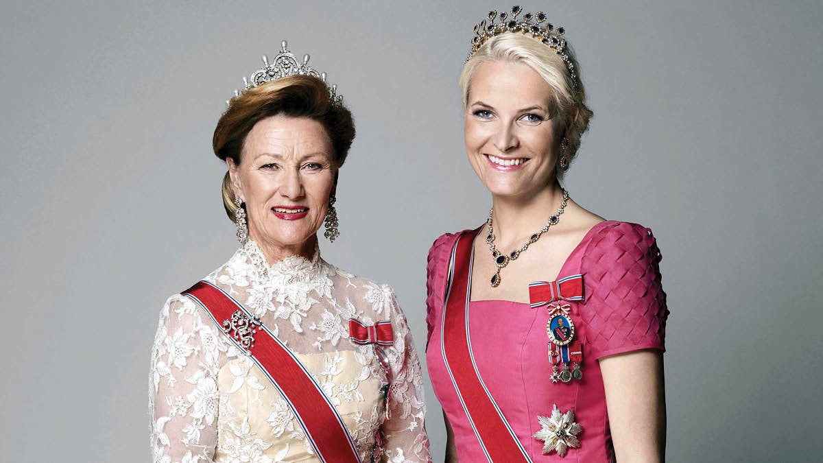 Dronning Sonja og kronprinsesse Mette-Marit.