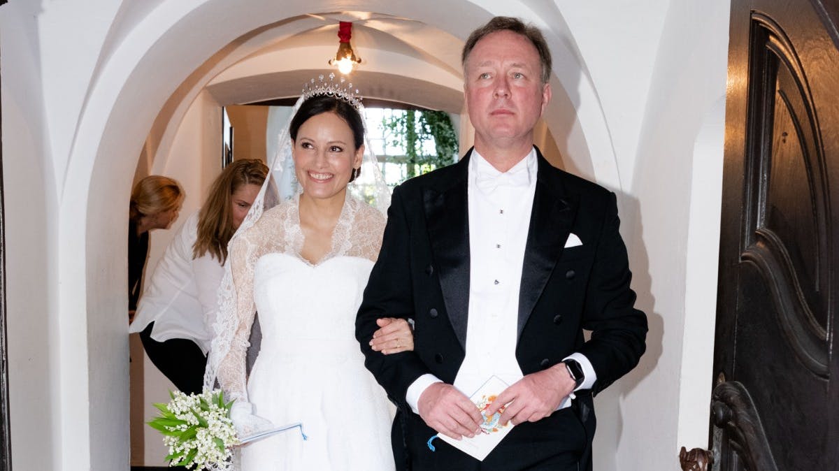 https://imgix.billedbladet.dk/media/article/sophianoelle_wedding_schlossberlegburg-14.jpgjj_.jpg