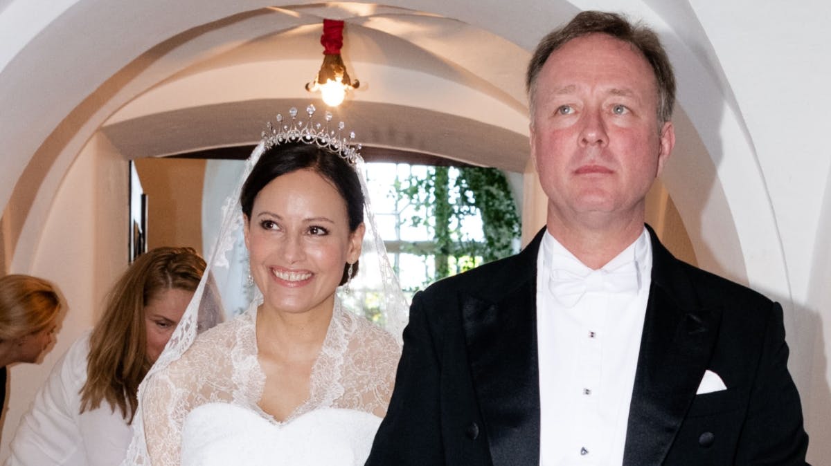 https://imgix.billedbladet.dk/media/article/sophianoelle_wedding_schlossberlegburg-1467w.jpg