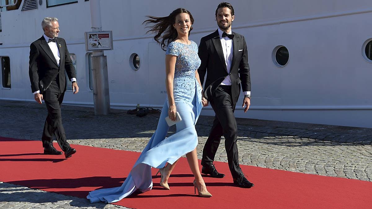 Prins Carl Philip og Sofia Hellqvist så strålende godt ud, da de ankom til festen før deres bryllup lørdag.
