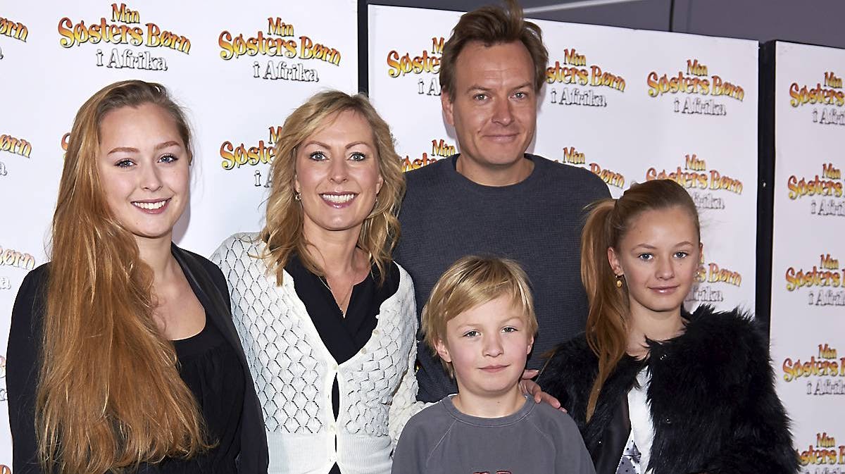 Rasmus Tantholdt, sønnen Emil, hustruen Cecilie Beck og hendes døtre Astrid og Frida.