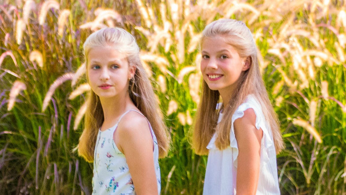 De spanske prinsesser Leonor, 13, og Sofia, 12.