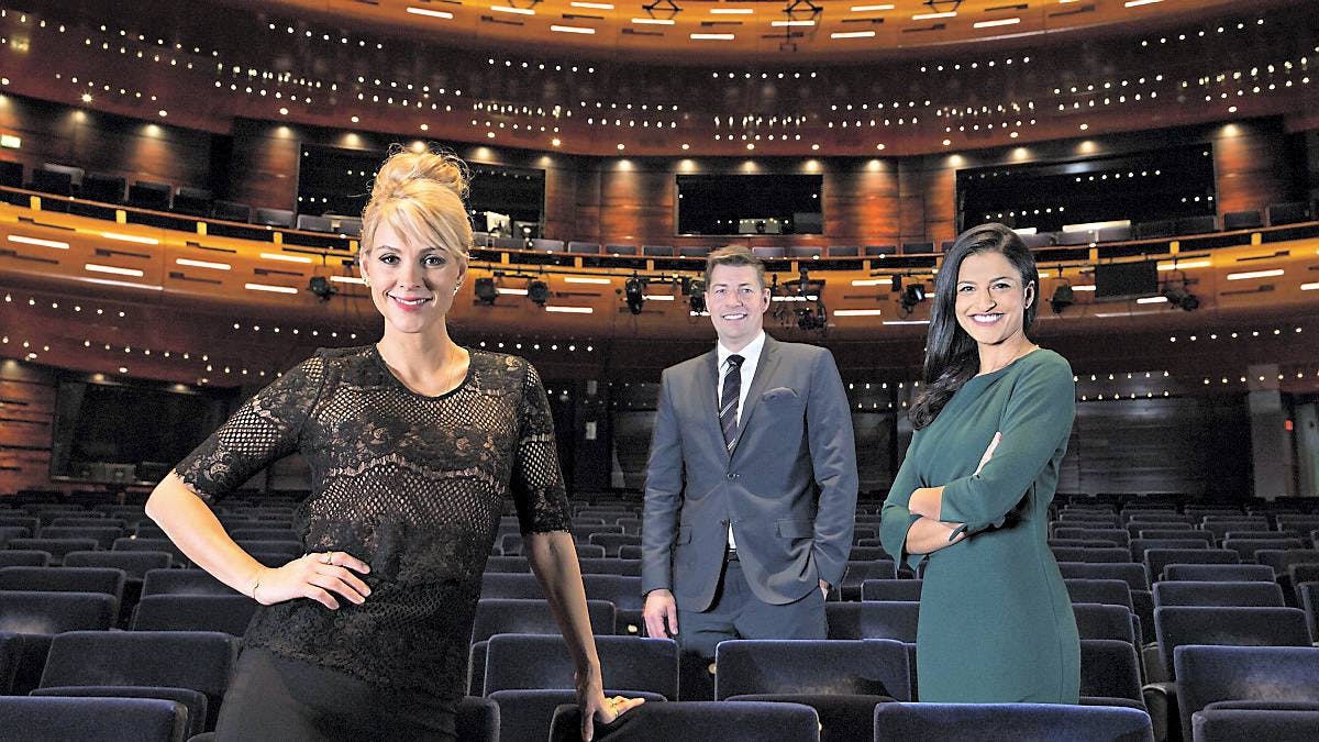 Cecilie Frøkjær, Morten Ankerdal og Divya Das er værter på TV 2's årskavalkade 2014, der optages i Operaen i København.