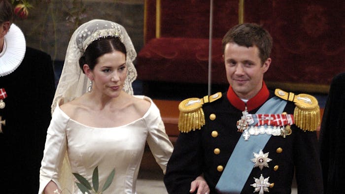 mavepine garn prangende Enestående chance: Nu kan du snart komme helt tæt på kronprinsesse Marys  brudekjole | BILLED-BLADET