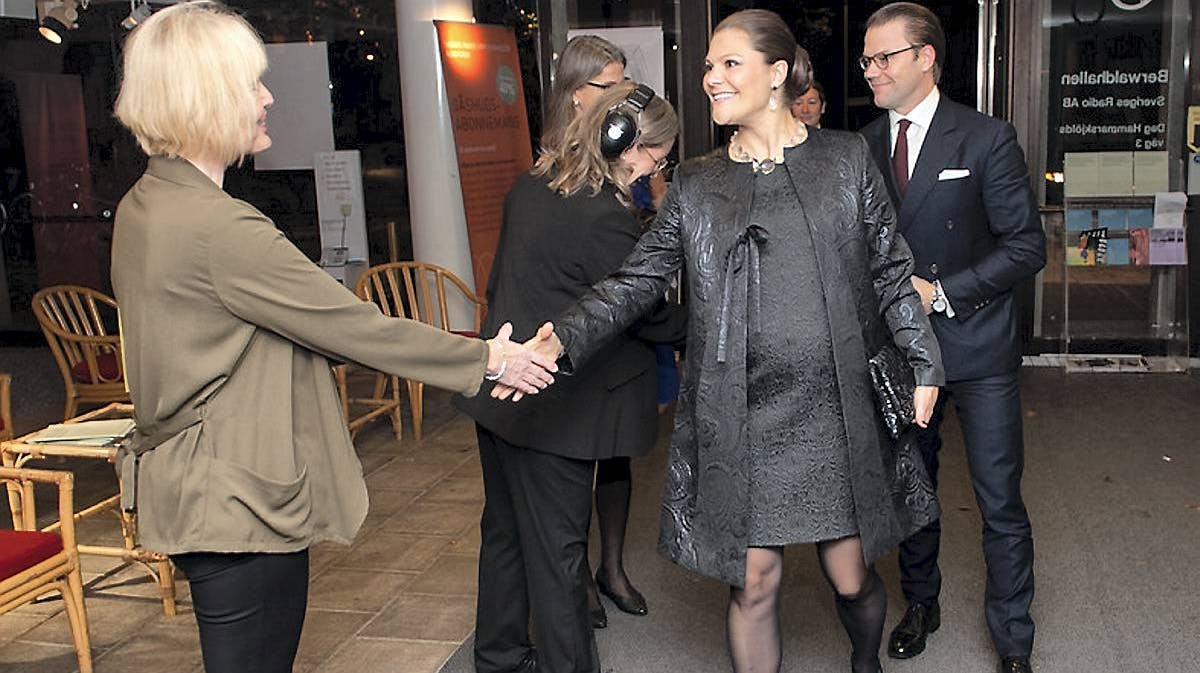 Kronprinsesse Victoria og prins Daniel deltog i en støttekoncert til fordel for flygtninge.