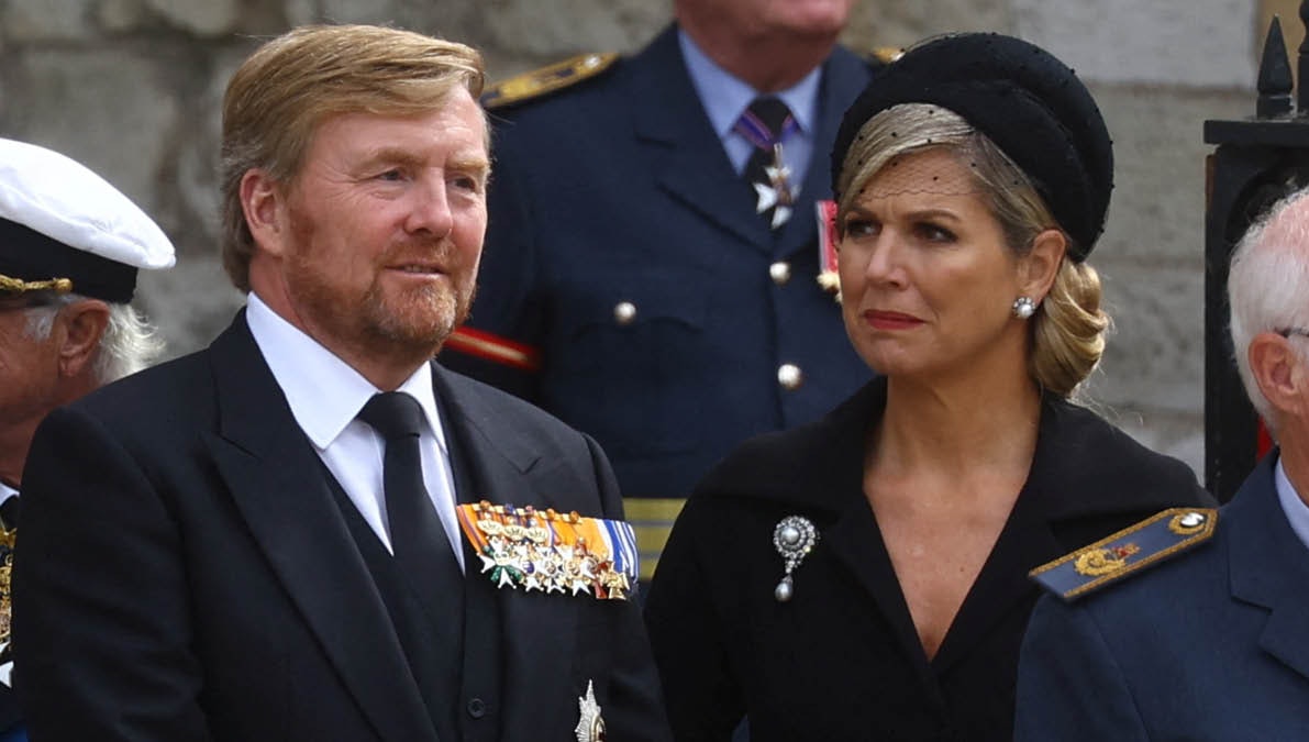Kong Willem-Alexander og dronning Maxima. Billedet er fra dronning Elizabeths statsbegravelse.&nbsp;