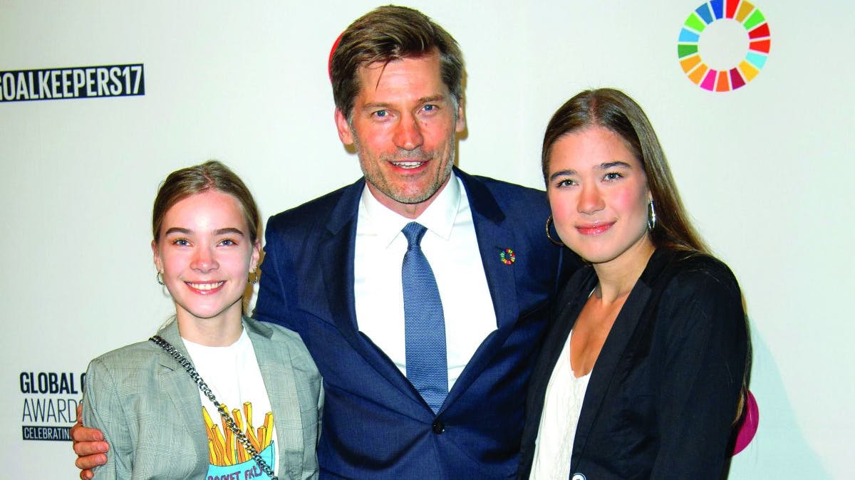 Nikolaj Coster-Waldau med døtrene Safina (venstre) og Filippa (højre). 