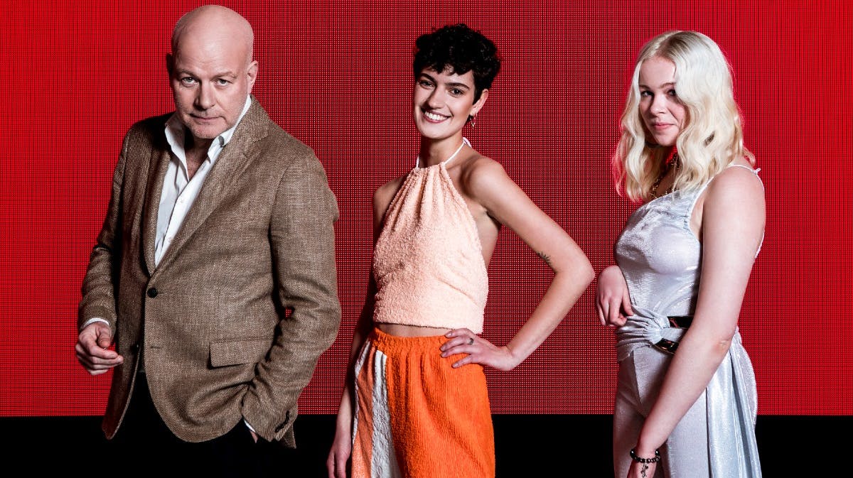 Thomas Blachman med Ida Jensen og Neva Risager Lund fra gruppen Neva &amp; Ida i &quot;X Factor&quot; 2021