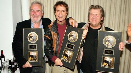 Cliff Richards medvirken på Brødrene Olsens hit "Look up Look Down" gav ham en guldplade.