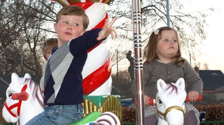 Men mor og far var til fest hyggede prinsen og prinsessen sig.