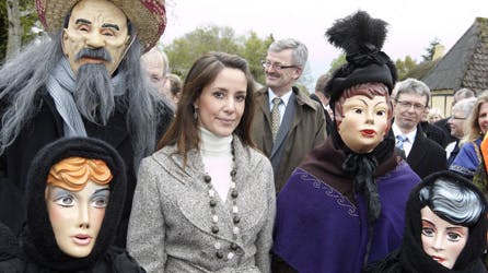 Prinsesse Marie var omgivet af masker, da hun besøgte Ærø.