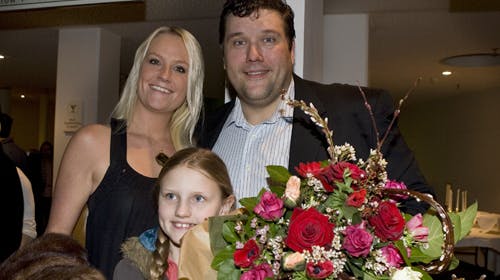 Line Branth, Amin Jensen og hans datter Mira efter premieren på Olsen Banden og den russiske juvel i Tivolis Koncertsal. For bedre at komme ind i rollen som Keld bar Amin Jensen Poul Bundgaards gamle armbåndsur under forestillingen.