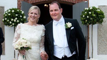 Anja Buchwald og Anders Kirk Johansen foran Stouby kirke lego-arving