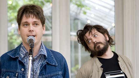 Anders Lund Madsen og Peter Lund Madsen har ingen planer om at stoppe med at lave shows sammen, selvom de med deres nye show ?Gæster fra Rødby? afslutter deres trilogi om fortid, fremtid og nutid.