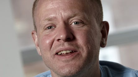 Anders Matthesen er glad for at høre fra fans. Kritikere og anmelderes mening er han ligeglad med. Det fortæller komikeren til Bazar.