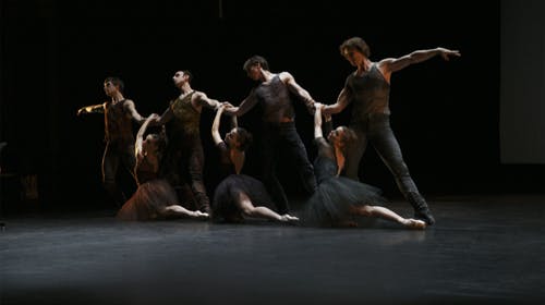 Det Kongelige Teater har haft held med at satse på nye balletter. Tidligere på sæsonen tog Silk and Knife publikum med storm. Og nu leverer nationalscenen en værdig efterfølger på Skuespilhusets Store Scene.