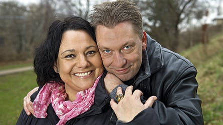 Annes kæreste Peter Hansen er jazzmusiker og var med i orkestret i forbindelse med ?Revyperler på stribe?.