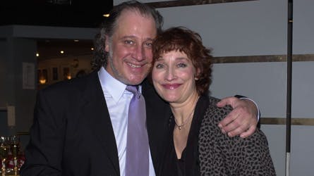 AnnMari Max Hansen besluttede sig for at forlade skuespilgerningen, og i år 2000 var hun færdiguddannet som gestaltterapeut. Her med sin bror Max Hansen, der er skuespiller.