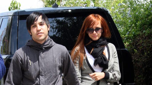 Pete Wentz og Ashlee Simpson-Wentz, som hun kalder sig efter brylluppet, skal være forældre for første gang. Ashlee er tre måneder henne i sin graviditet.