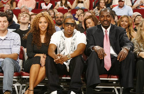 Beyonce og Jay-Z bliver sjældent fotograferet sammen. Her er de til basketball-kamp i Houston den 11. april få dage efter brylluppet.