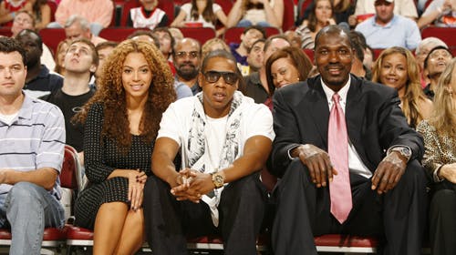 Beyonce og Jay-Z bliver sjældent fotograferet sammen. Her er de til basketball-kamp i Houston den 11. april få dage efter brylluppet.