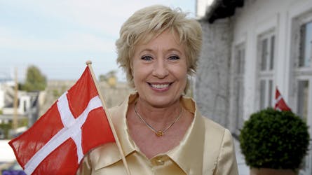 Der var dømt stjerneparade, da Birthe Kjær i går fejrede sin 60-års fødselsdag. Dario Campeotto, Lille Palle, Peter Frödin og Jørn Hjorting var blandt de mange gæster.