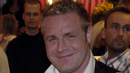 Joachim Boldsen og fru Nancy vil gerne af med deres danske boliger, derfor må de nu sætte prisen ned på både en villa og deres sommerhus.