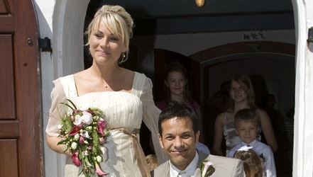 Så lykkelige var det. Jason Watt blev gift med Sara Matthiesen i maj 2007. Nu skal parret skilles.