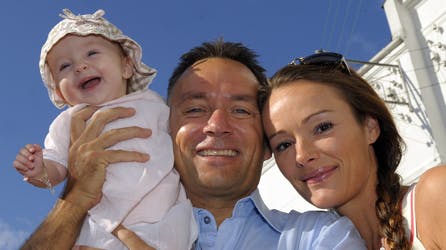 Familien Veggerbys yngste datter Laura er blevet døbt for nylig. Hendes første sommer ferie bliver ved Vesterhavet og i Skagen.