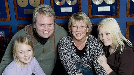 Johnny Hansen, datteren Caroline, 12 år, datter Cecilie, 15 år, og konen Helle Beckhøj.