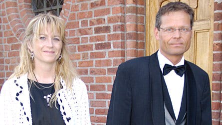 Ejendomsmæglerparret Hanne Nørrisgaard og Peter Norvig har sat deres enorme villa ved Bagsværd Sø til salg.