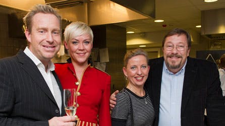 Brødrene Price og Mischa og Anette var glade og stolte over, at kunne byde velkommen til åbningen af restaurant "Brdr. Price"