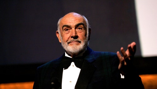 Sean Connery udsender sine erindringer til august. De kommer til at konkurrere med den erindringsbog som Madonnas bror udgiver om sit liv med sin berømte søster i juli.