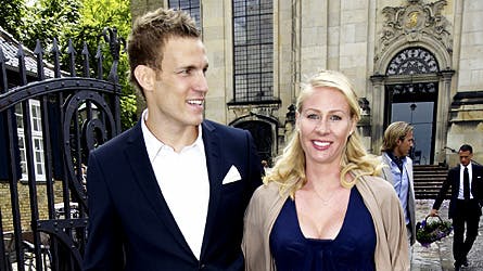 Søren Larsen og hans gravide kæreste Nina deltog ved Christian Poulsens Bryllup i København.