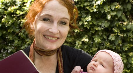 Bodil Jørgensen skal pakke for fire, når hun og børnene i sommer rejser til Skotland for at besøge familiens mandlige overhoved filmfotografen Morten Søeborg, der optager film i Glasgow.