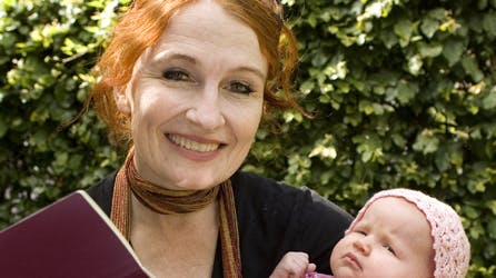 Bodil Jørgensen skal pakke for fire, når hun og børnene i sommer rejser til Skotland for at besøge familiens mandlige overhoved filmfotografen Morten Søeborg, der optager film i Glasgow.