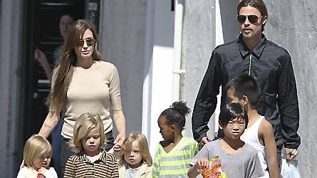 Julemanden har fået personlige hilsner fra Pitt og Jolies seks børn.