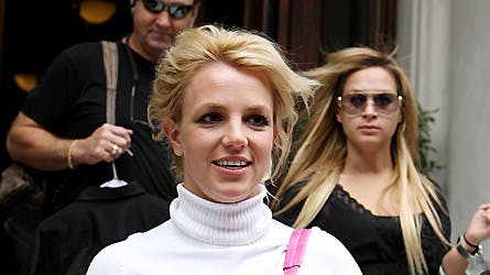 https://imgix.billedbladet.dk/media/billedbladet/kendte/nyheder/britney-spears/britneyspearsnokbh.jpg