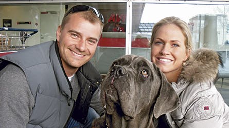 Casper og Lise Marie Elgaard med deres nye familiemedlem Junior.