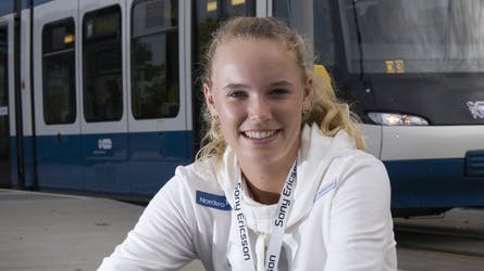 Caroline Wozniacki er måske allerede nu på vej til et af de gode sponsorater, som hendes managere arbejder på at skaffe. BMW skulle være interesseret i et samarbejde.