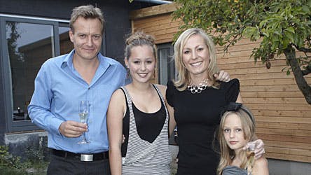 Cecilie Beck med Rasmus Tantholdt og pigerne Astrid og Frida