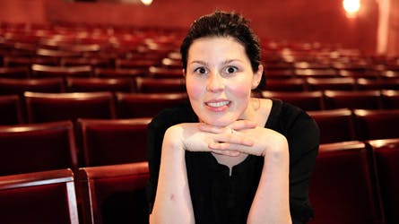 Cecilie Stenspil har kun været uddannet skuespiller i få år, men hun er på alles læber på grund af rollen som Jasmina i Livvagterne.