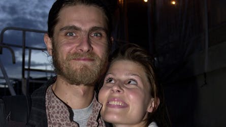 Mads M. Nielsen medvirkede i ?Krøniken?, hvor han var med i staben på Bella. Han har datteren Carmen, 6, fra et tidligere forhold og håber, at han og Cecilie får børn sammen en dag.