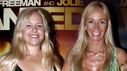 Charlotte Bircow stråler af lykke over sin datter Frederikkes flotte stundetereksamen.