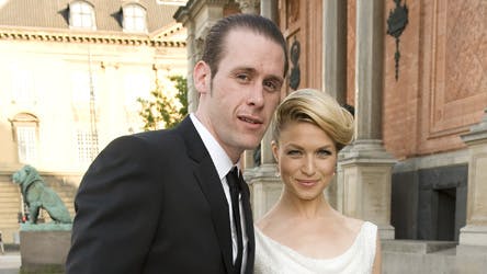 Christiane Schaumburg-Müller og L.O.C. skal giftes. Det fik parret ved en fejltagelse afsløret, da de onsdag var til Fashion Awards på Glyptoteket i København.