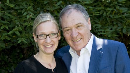 Dario Campeotto glæder sig til at blive morfar og har allerede været på loftet for at finde legetøj frem til barnebarnet, der kommer til verden i november.