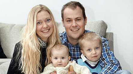 Familien på fire, Ditte, Rune og børnene Bjørn og Gro bliver i det nye år til fem.