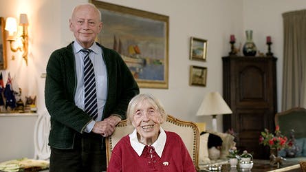 - Hvor er det trist, at Ellen ikke nåede sin 101-års-dag den 9. februar, udtaler butleren Henry Larsen.